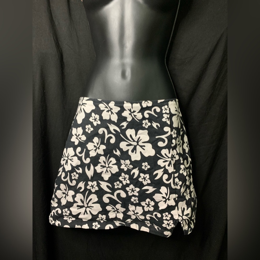 Black & White Fitted Skirt